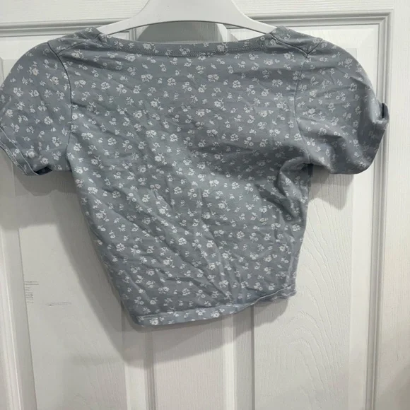 Brandy Melville Women's Blue Crop-top - Picture 2 of 2